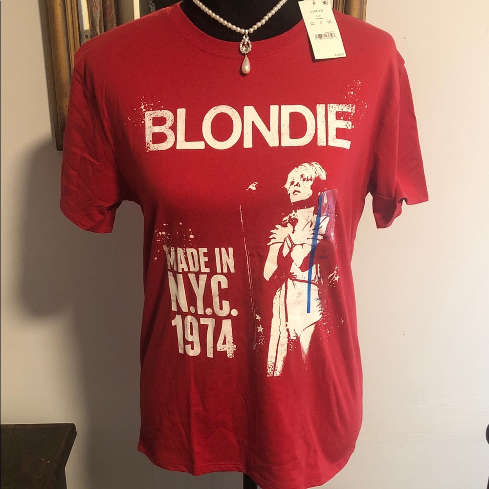 Graphic Tee - Red Short Sleeve Band Shirt